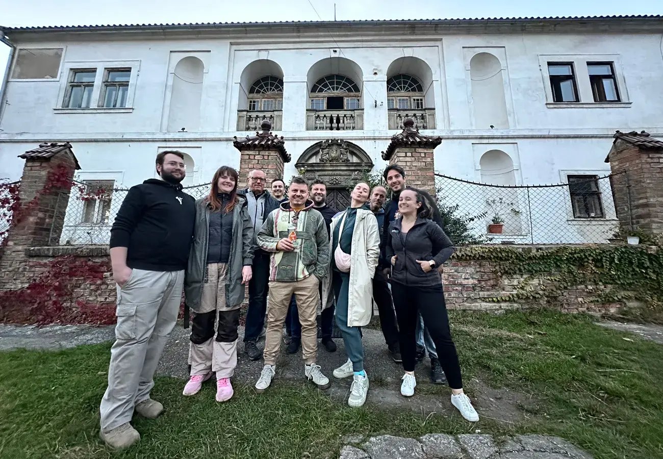 Pricefx team gathered at Chateau Pátek during their volunteering day