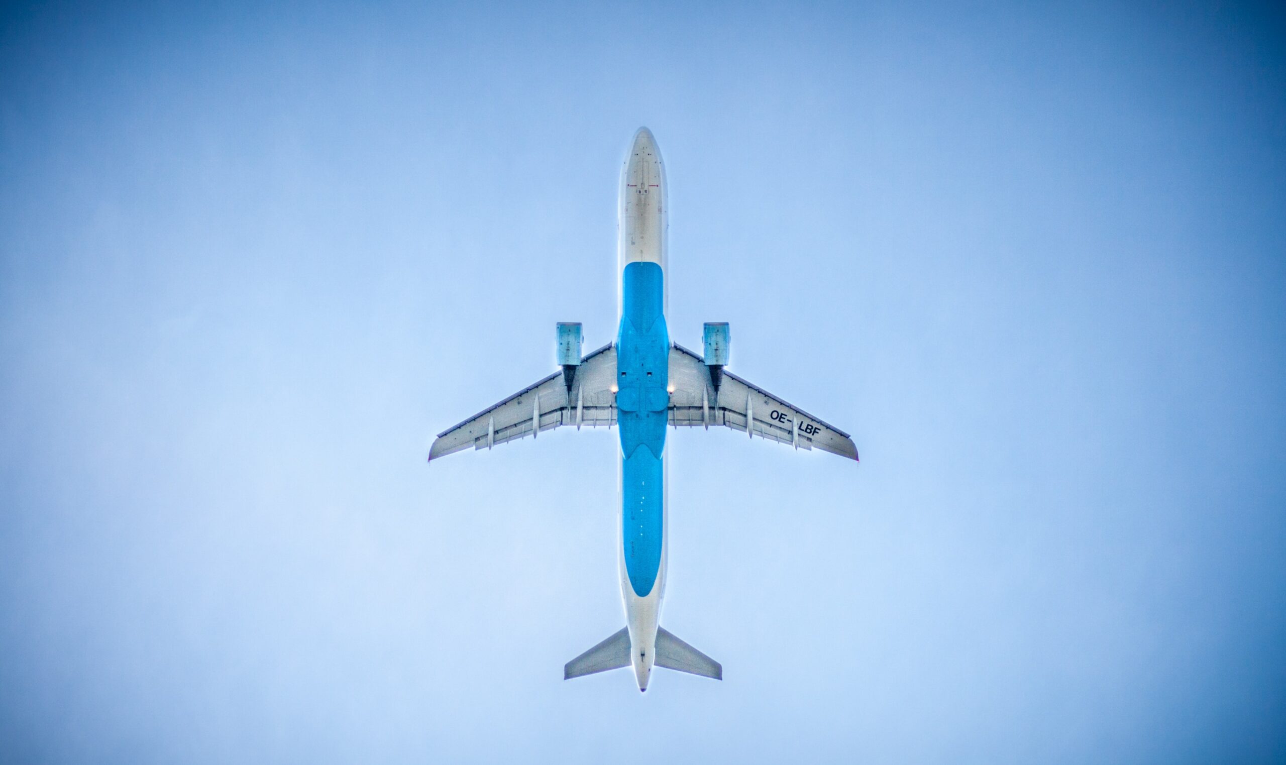 Airlines-Pricing-Strategy-Flying-Blue-sky-from-below-view