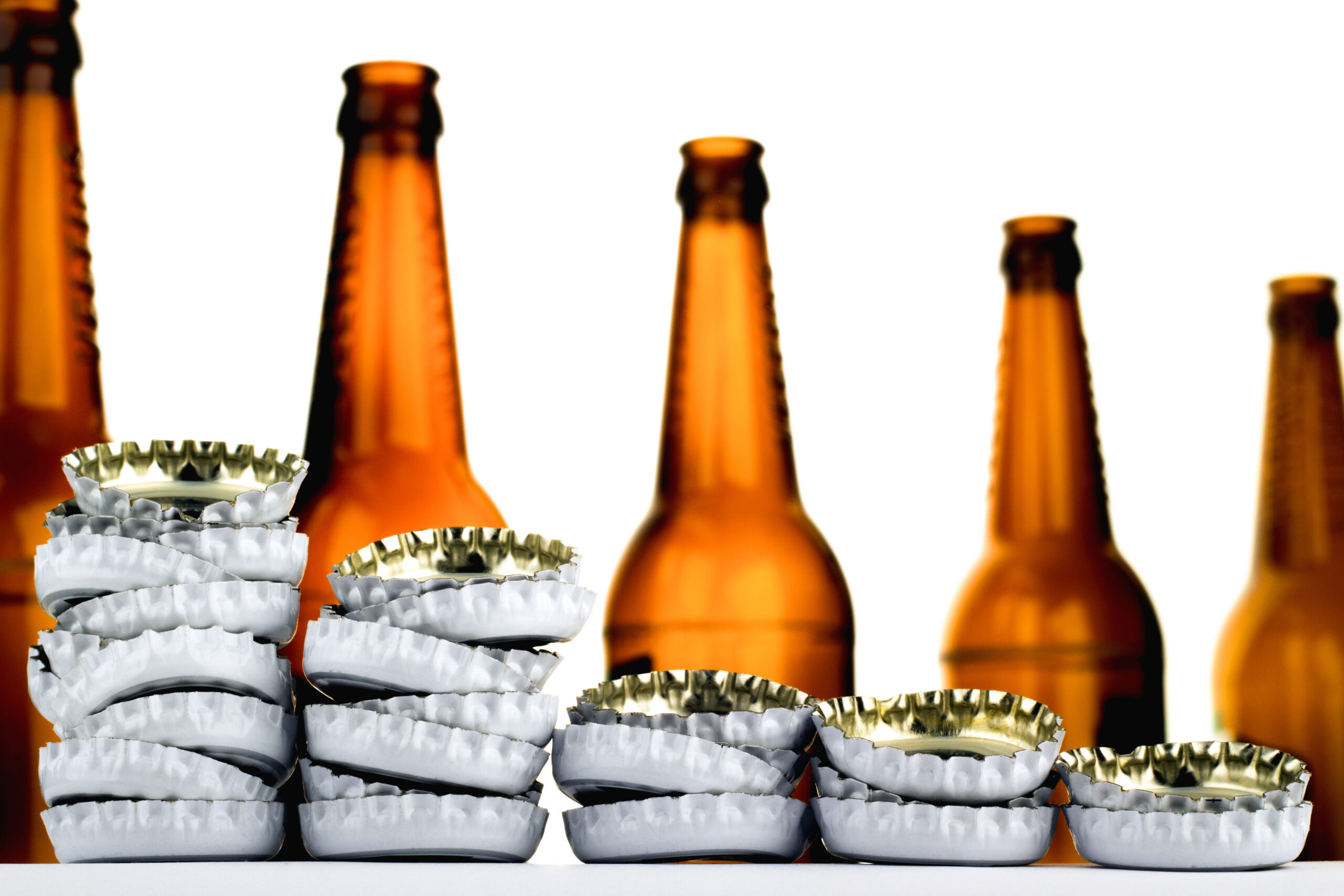 Bottlecaps-and-bottles-piled-to-look-like-a-graph