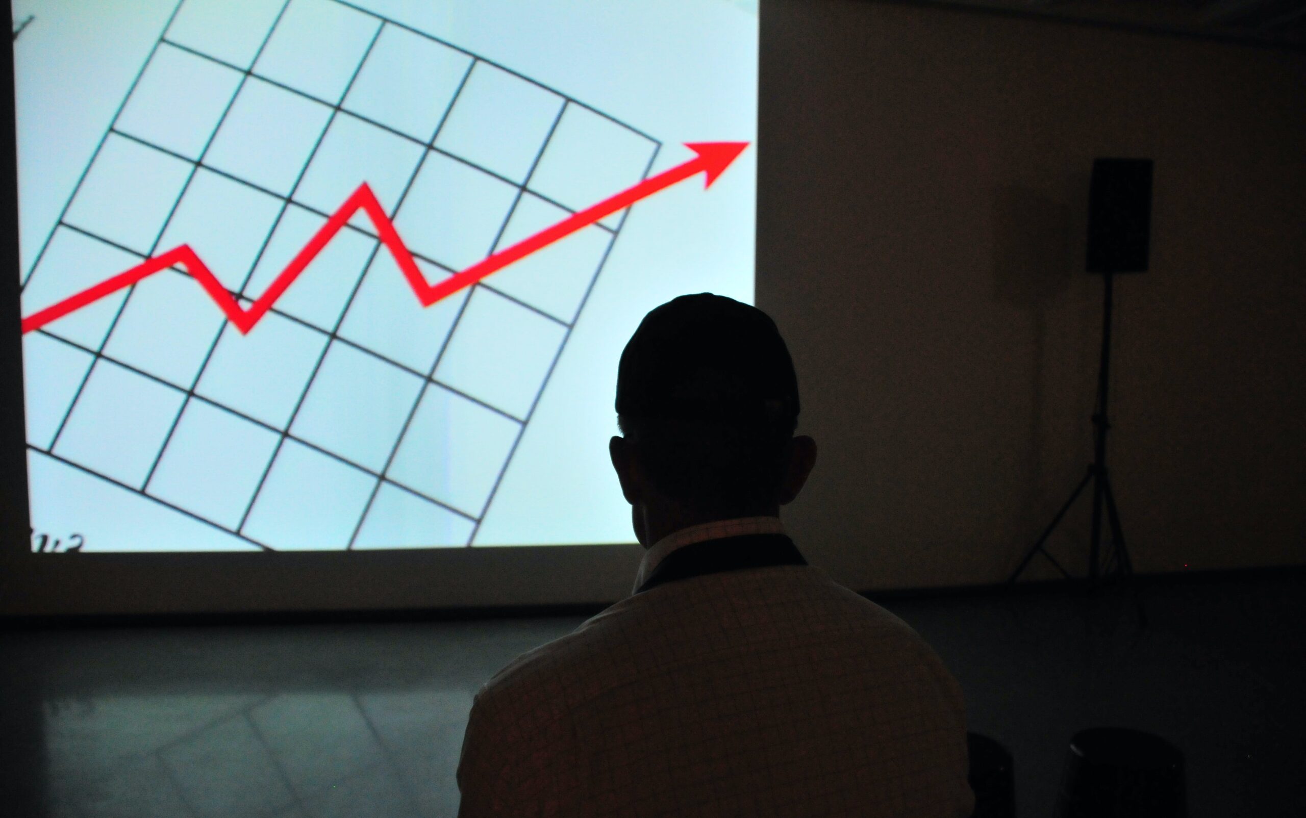 Man-Sitting-in-front-of Graph-Red-ROI-Arrow