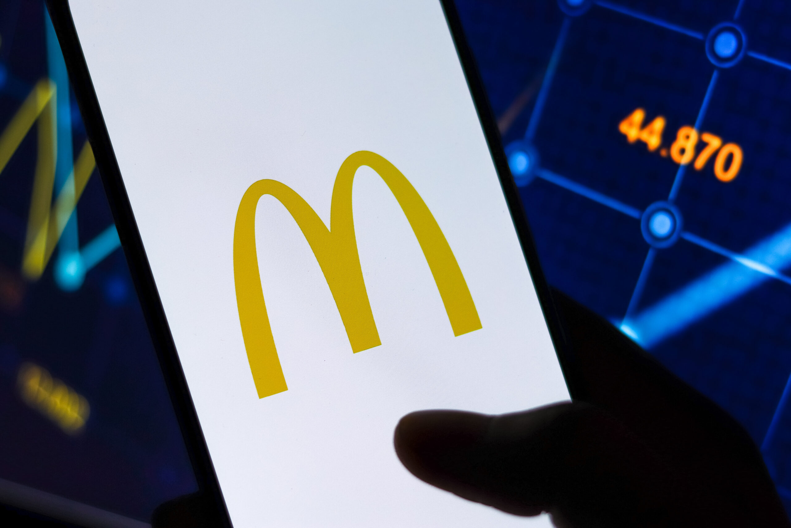 McDonalds-Pricing-Strategy-McDonalds-Logo-On-Smartphone